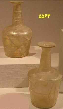  دو جام شیشه ای پیدا شده در نیشابور