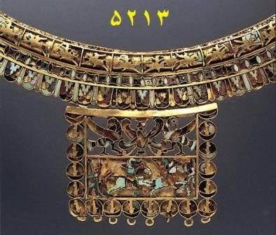 گردنبند طلا با تزییناتی از سنگ لاجورد